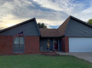 19 NW Brownwood Cir, Lawton, OK 73507