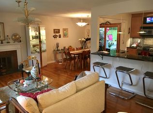 40 Coachman Dr, Branford, CT 06405