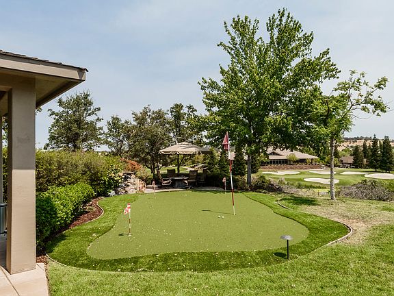 4 Hole Putting Green