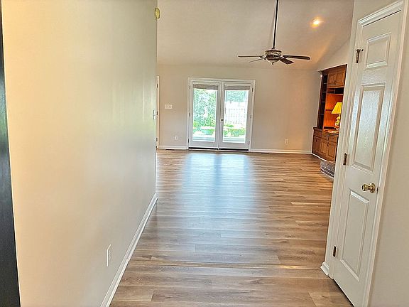 5th image of 5425 Labrador Dr
