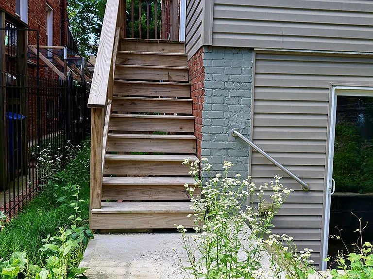 715 Somerset Pl NW — Photo 31