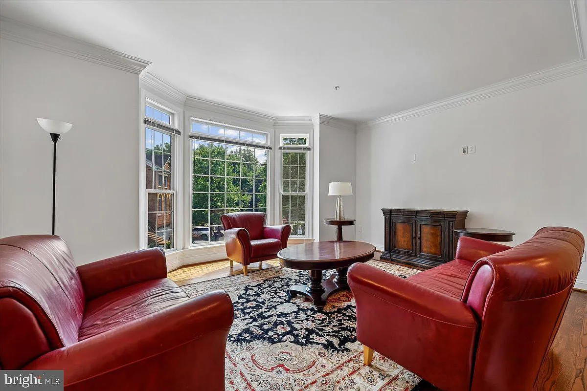 3 bed, 3.5 bath, 2330 sqft, $5,000 — Photo 3