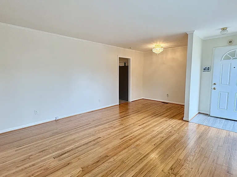 903 Homestead Ave — Photo 4