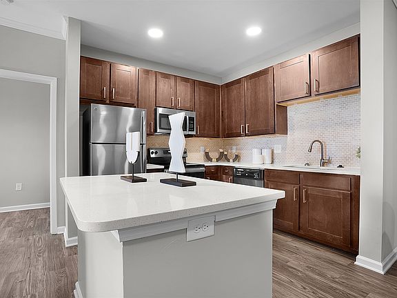 3rd image of 6450 Viewpoint Cir #2311