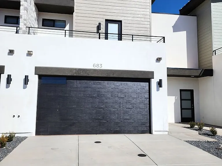 683 E Eureka Aly — Photo 1