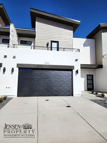 683 E Eureka Aly Photo 1