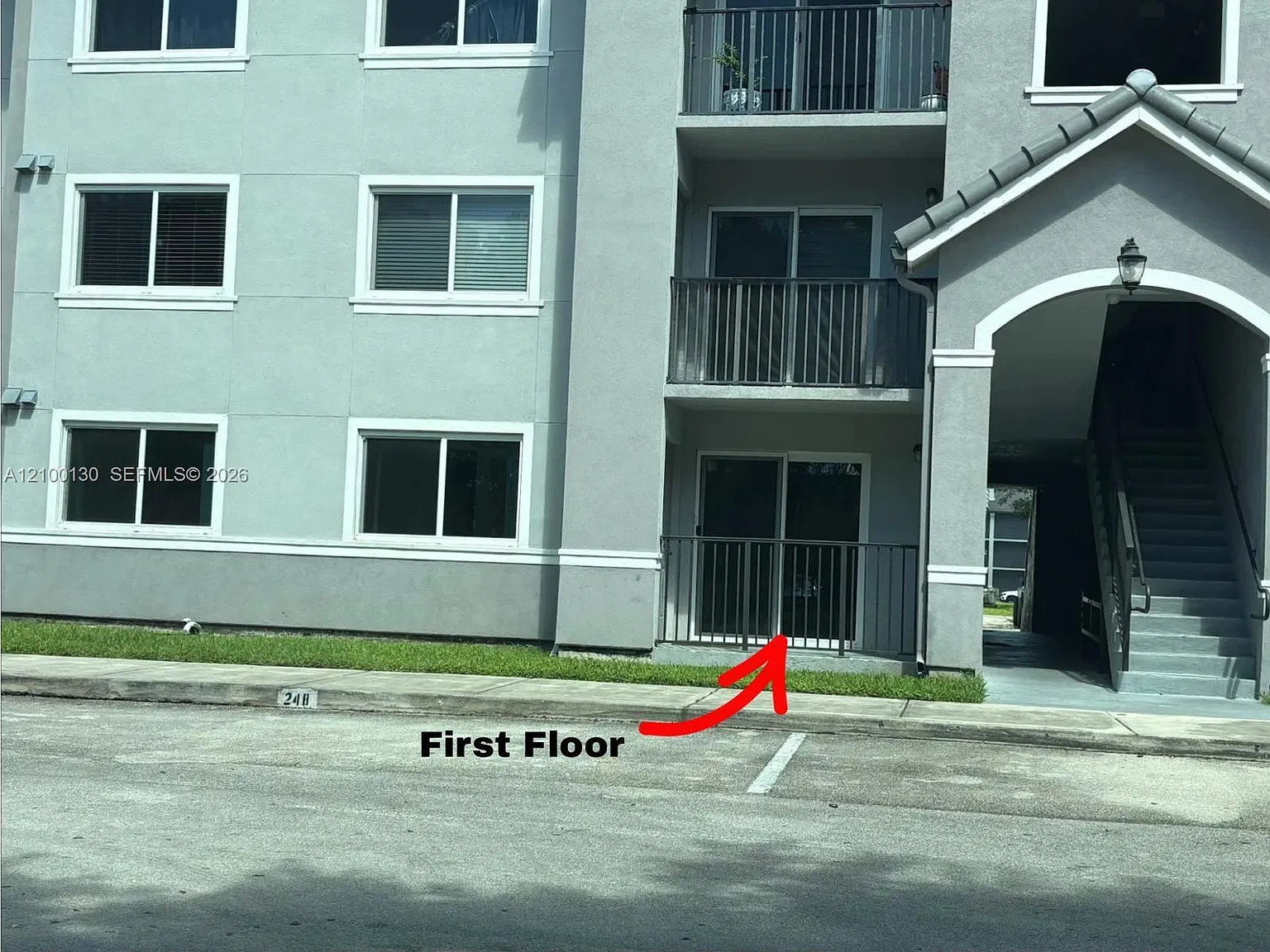 Vista Trace 5 Condo — Photo 2