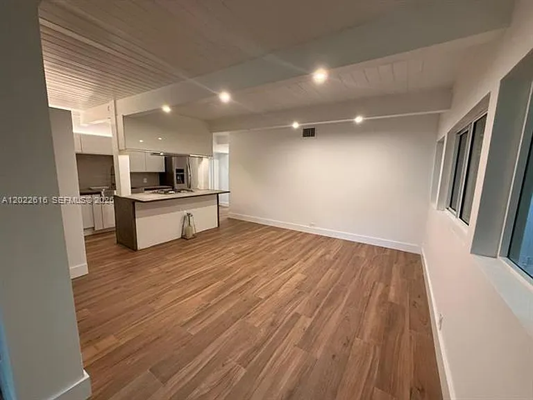 6851 SW 77th Ter — Photo 4