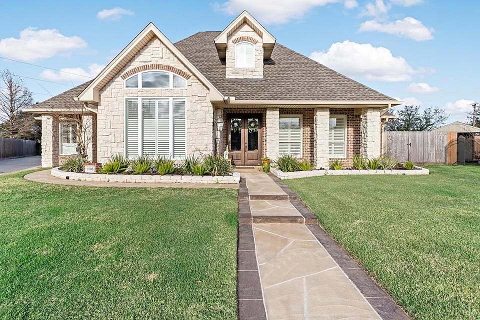 1st image of 1705 Green Oaks Dr