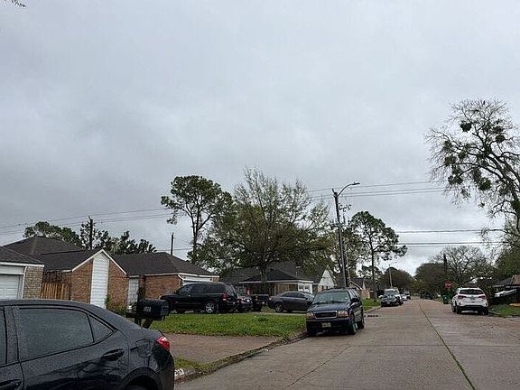 5th image of 9614 Langdon Ln