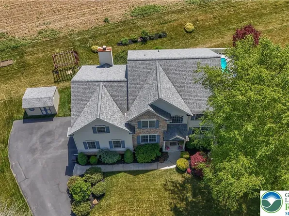 5110 Adriana Ct, Center Valley, PA 18034