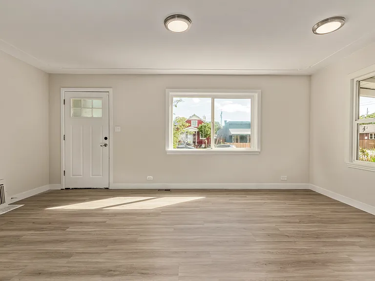 4415 Milwaukee St — Photo 12