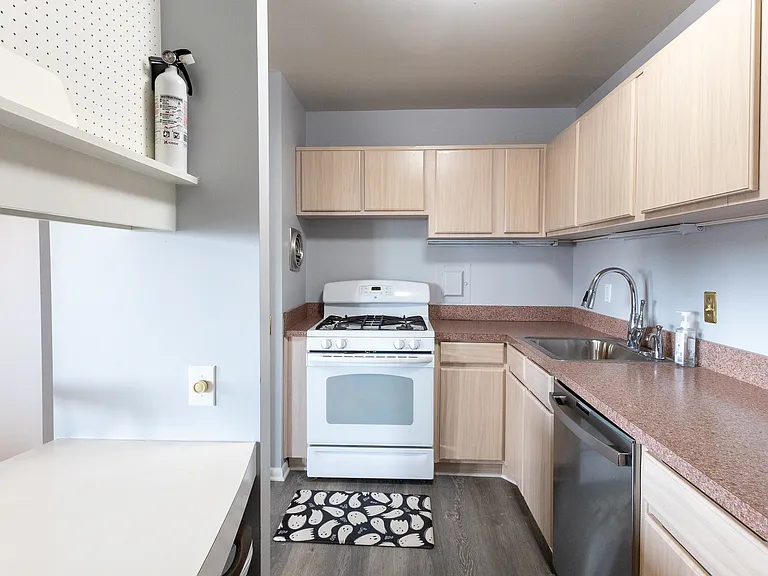 1747 Edgewood Hill Cir #203 — Photo 4