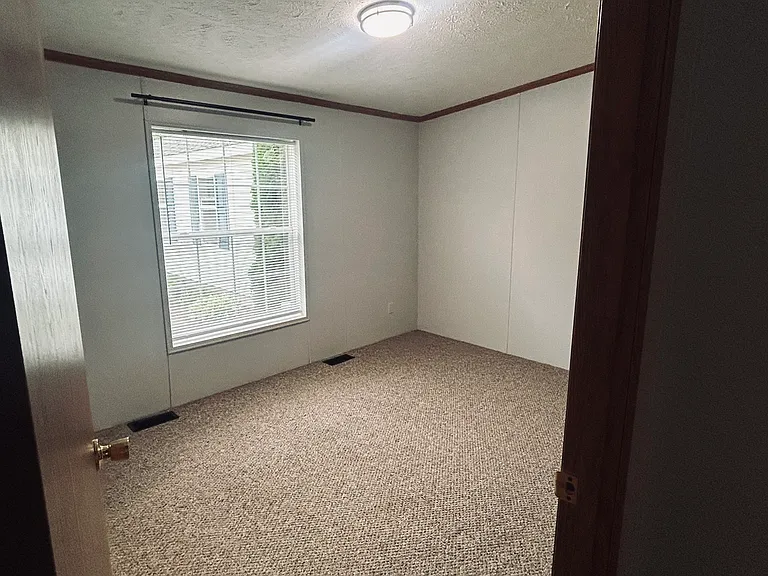 3688 Chester Rd — Photo 17
