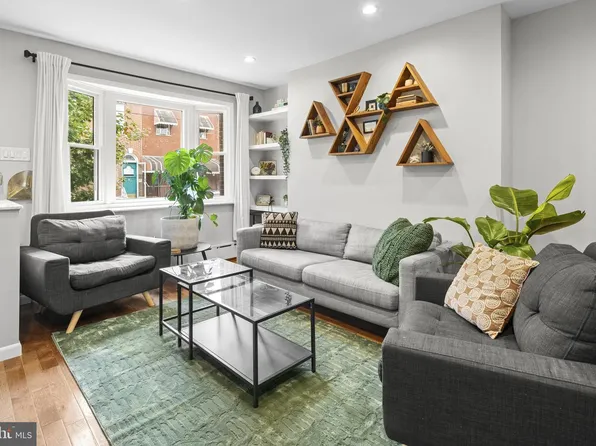 809 Moore St, Philadelphia, PA 19148