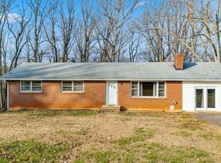 528 Jasper Wood Rd, Hurt, VA 24563