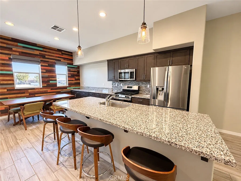 3 bed, 3.5 bath, 1839 sqft, $3,400 — Photo 4