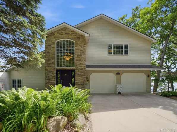 14478 Bouchner Dr, Linden, MI 48451