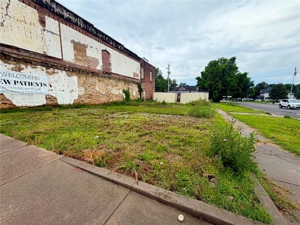1st image of 138 W Pine St