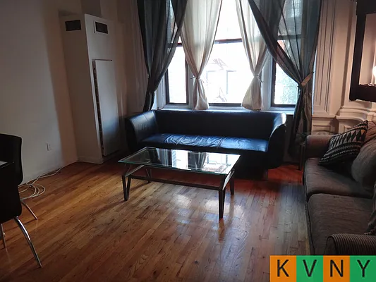 Rented by KVNY Soho | media 15