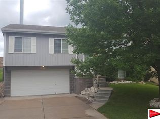 19104 R St, Omaha, NE 68135