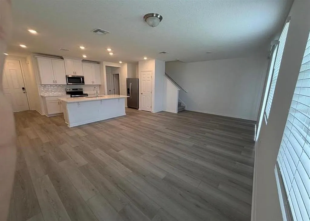 3 bed, 2.5 bath, 1566 sqft, $2,400 — Photo 4