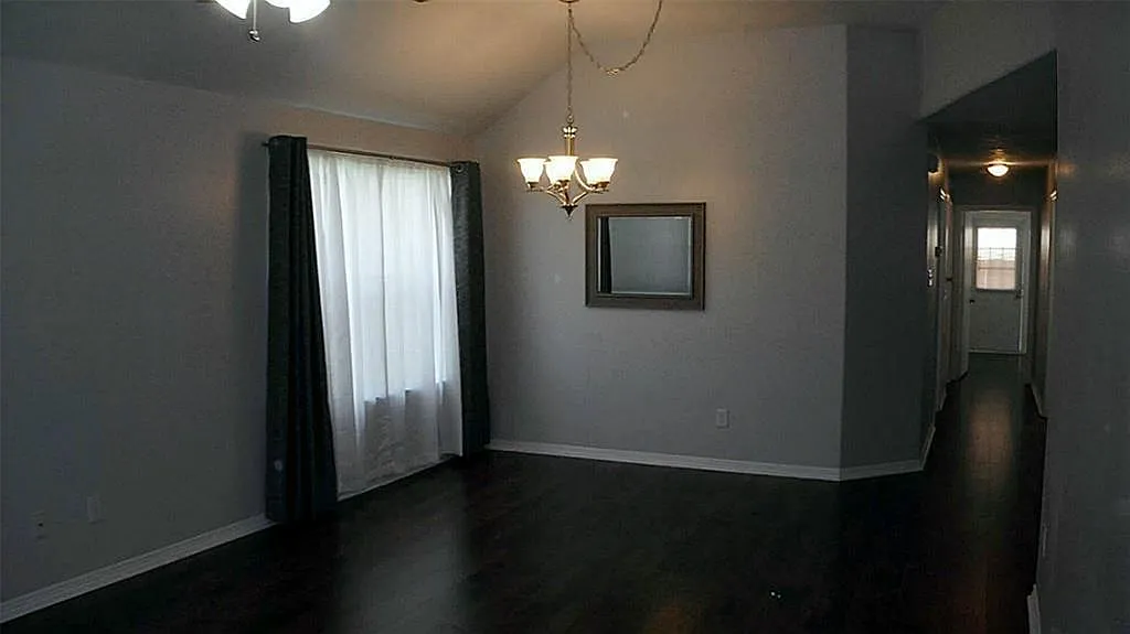 3 bed, 2.0 bath, 1179 sqft, $1,595 — Photo 3