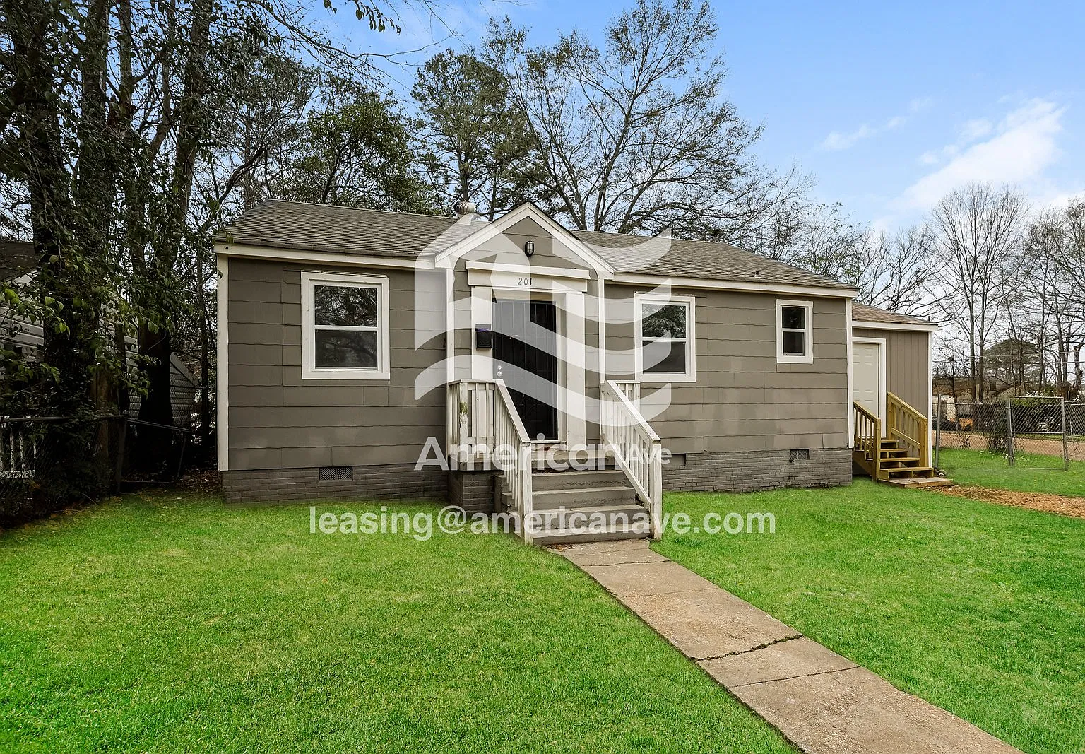 2 bed, 1.0 bath, 1044 sqft, $1,125 — Photo 2