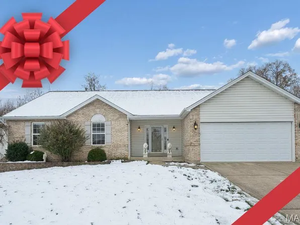 1030 Reddington Timbers Dr, Saint Charles, MO 63304