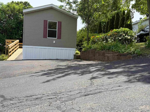 60 Apple Hill Dr, Blue Mounds, WI 53517