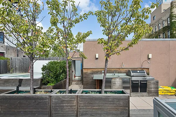Sold by RealtyTopia | media 17