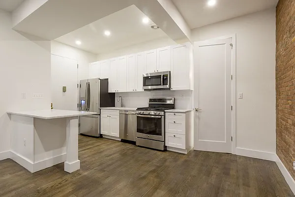 Rented by Compass | media 7