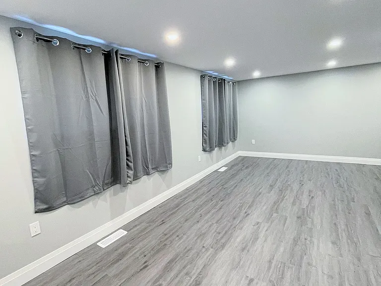 12 Croydon Dr #LOWER — Photo 2