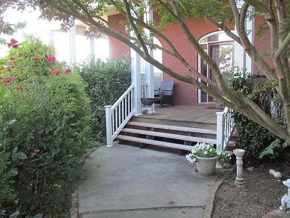3rd image of 105 Skyline Dr
