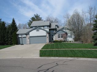 2401 Matthew Ct, Hartland, MI 48353