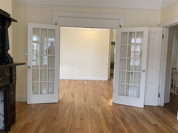 3rd image of 303 Magnolia Ave #2