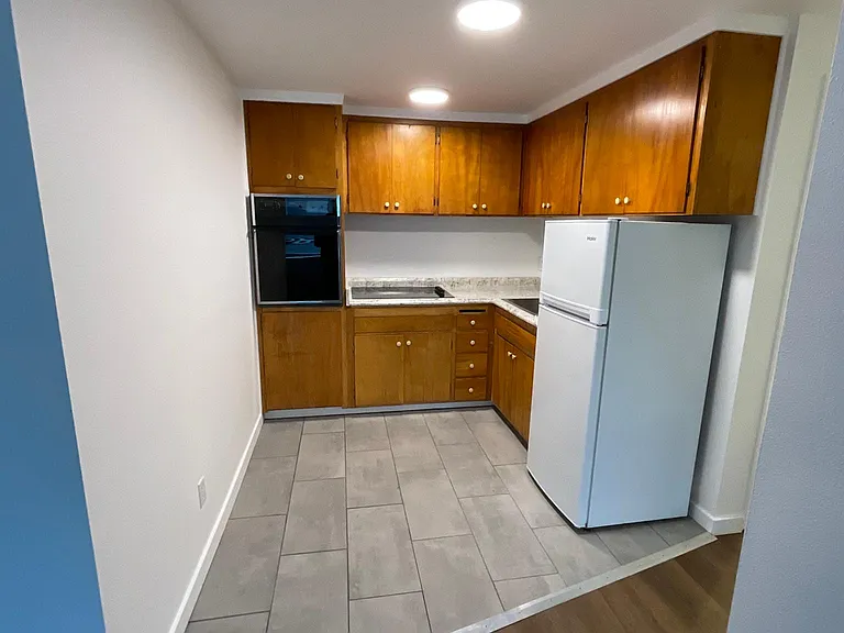 420 E Harrison St #3 — Photo 12