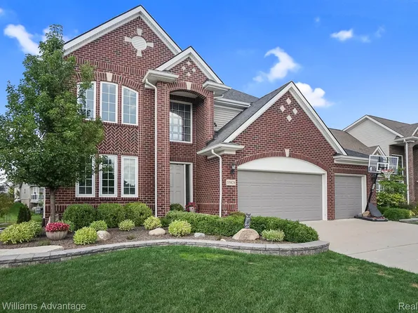 55828 Sunningdale Dr, South Lyon, MI 48178