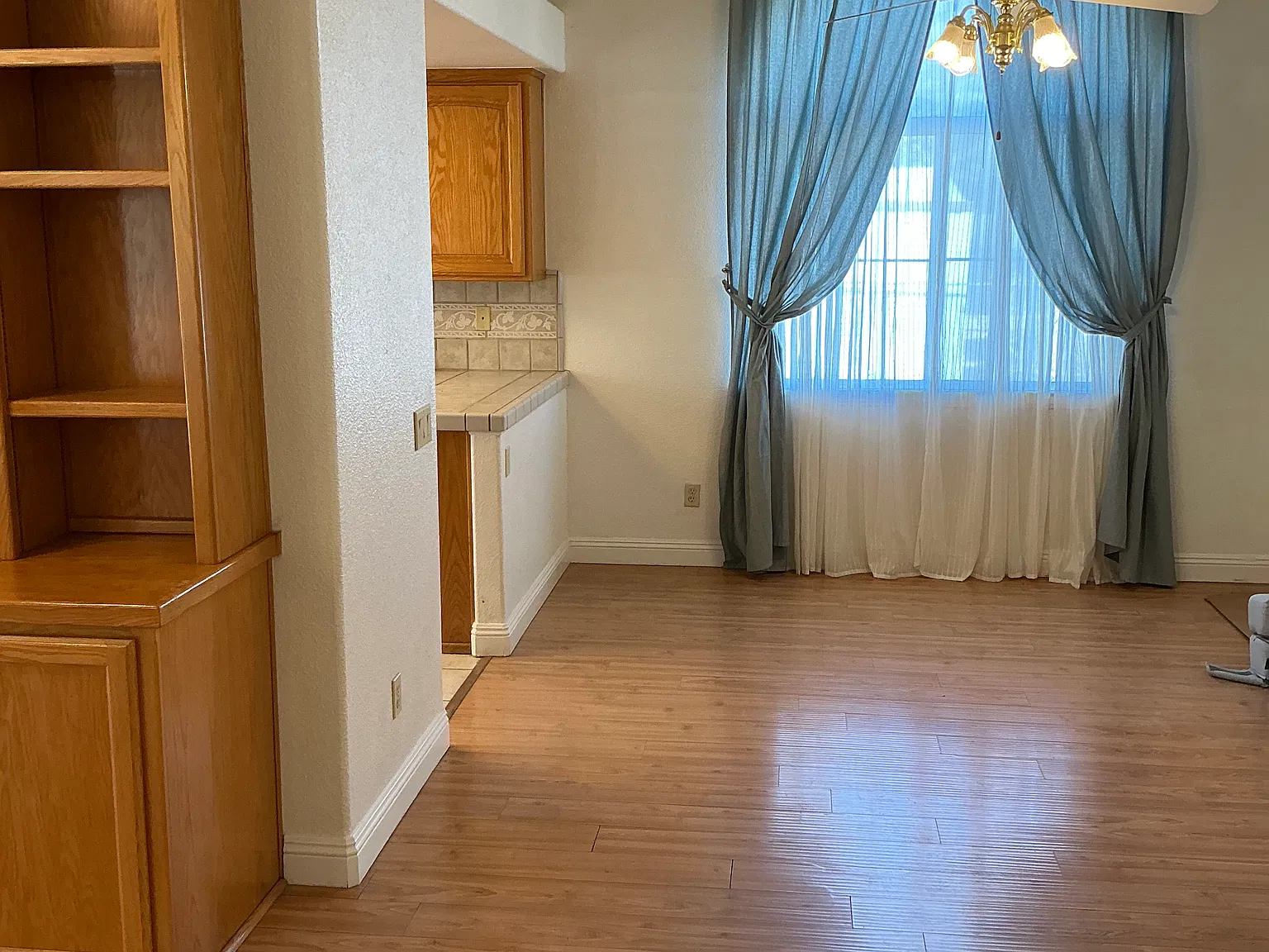 3 bed, 1800 sqft, $2,700 — Photo 2
