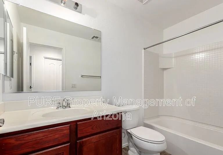 4044 E Oakland St — Photo 14
