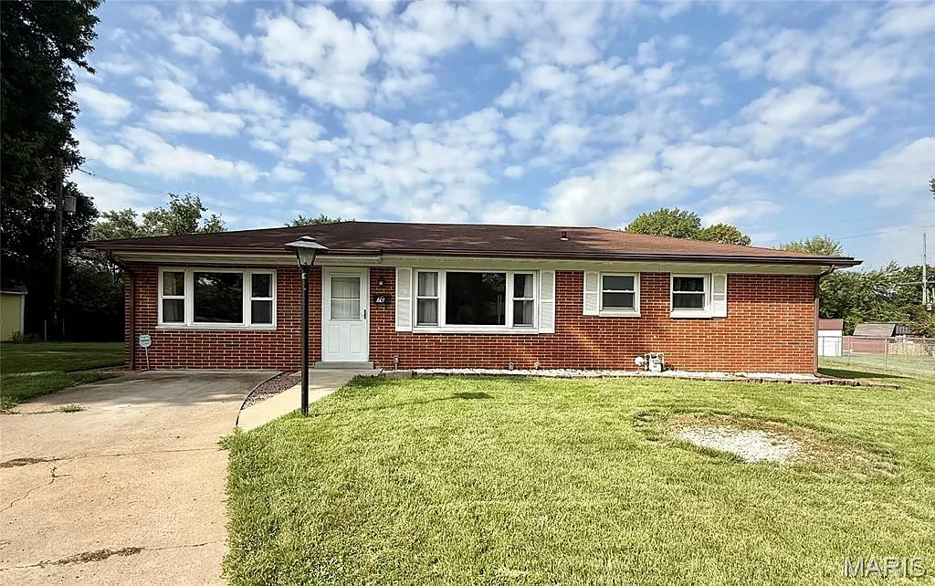 3 bed, 1.0 bath, 1300 sqft, $1,895 — Photo 1