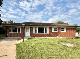 76 Gatewood Ct, Belleville, IL 62226
