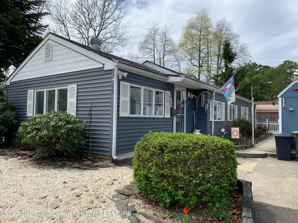 10 Walnut Street, Waretown, NJ 08758