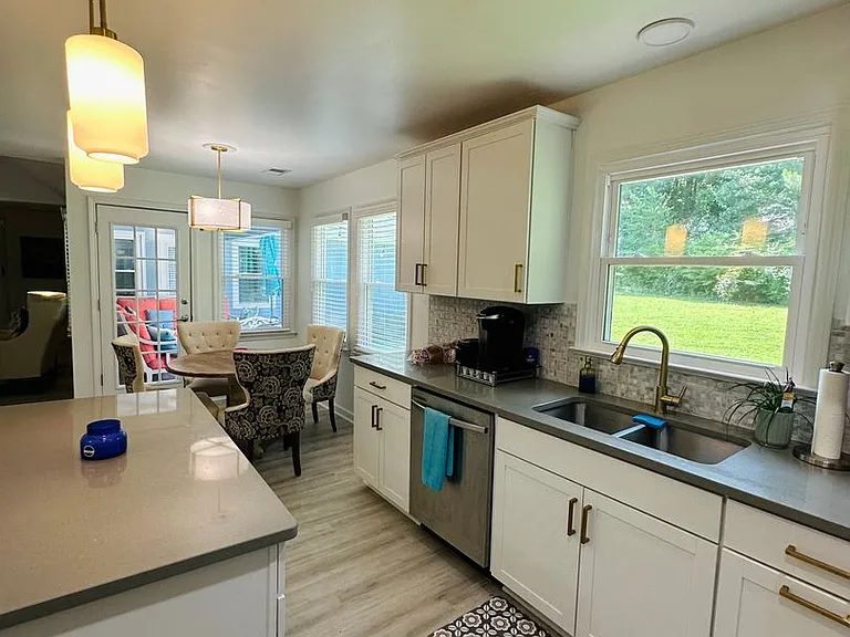 103 Meadow Creek Dr — Photo 16