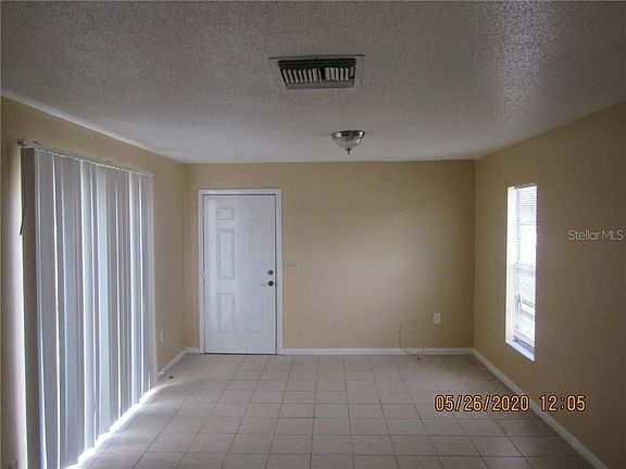 3rd image of 932 W Carole St