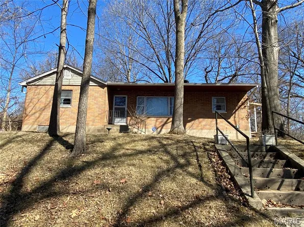 371 Adrian Dr, Saint Louis, MO 63137