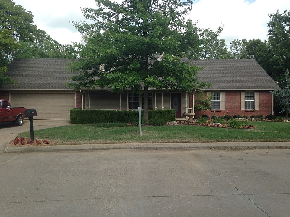 1st image of 1024 N Douglas Dr