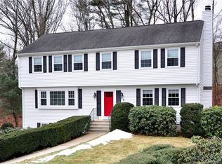 7 Wildwood Rd, Farmington, CT 06032