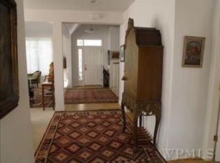 86 Greenwood Ln, Mount Kisco, NY 10549