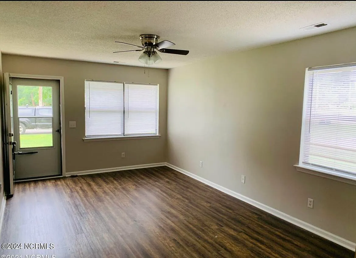 2 bed, 1.0 bath, 800 sqft, $1,000 — Photo 4